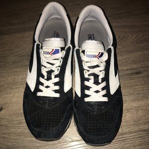 Brooks Chariot Running Shoes